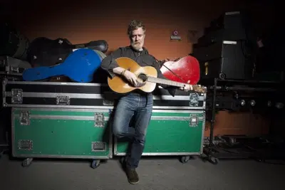 &Egrave; morto Glen Hansard. L'artista premio Oscar ha perso la vita in un incidente in moto