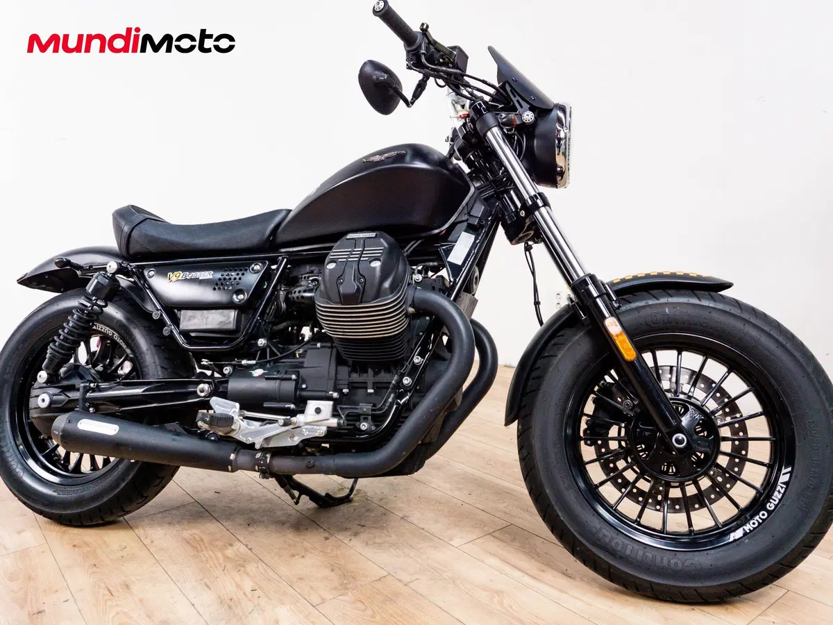 Moto Guzzi V9 Bobber (2016 - 18) (2)