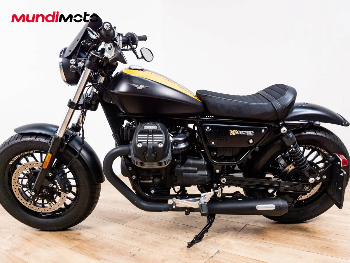 Moto Guzzi V9 Bobber (2016 - 18) (6)