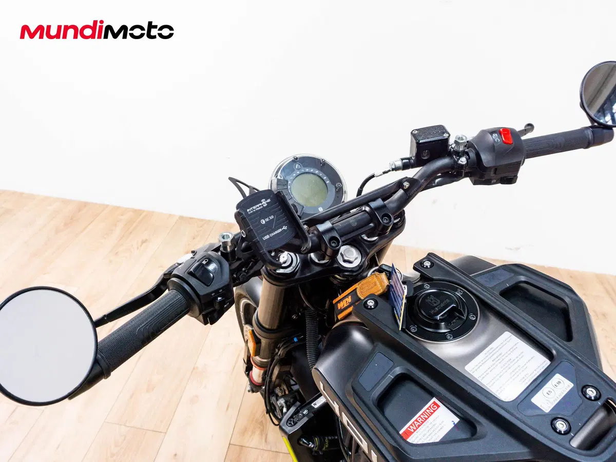 Husqvarna Svartpilen 401 (2020) (11)