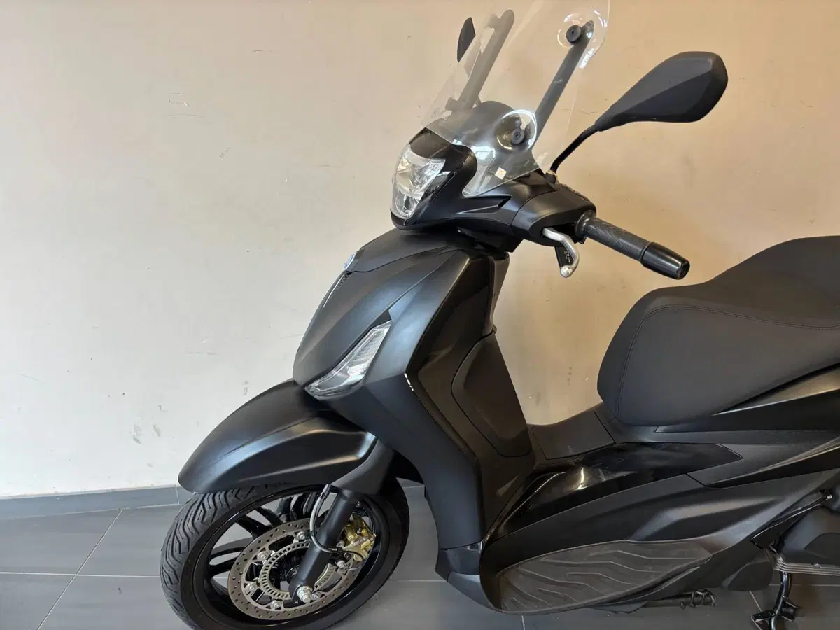 Piaggio Beverly 300 ABS-ASR (2021 - 25) (2)