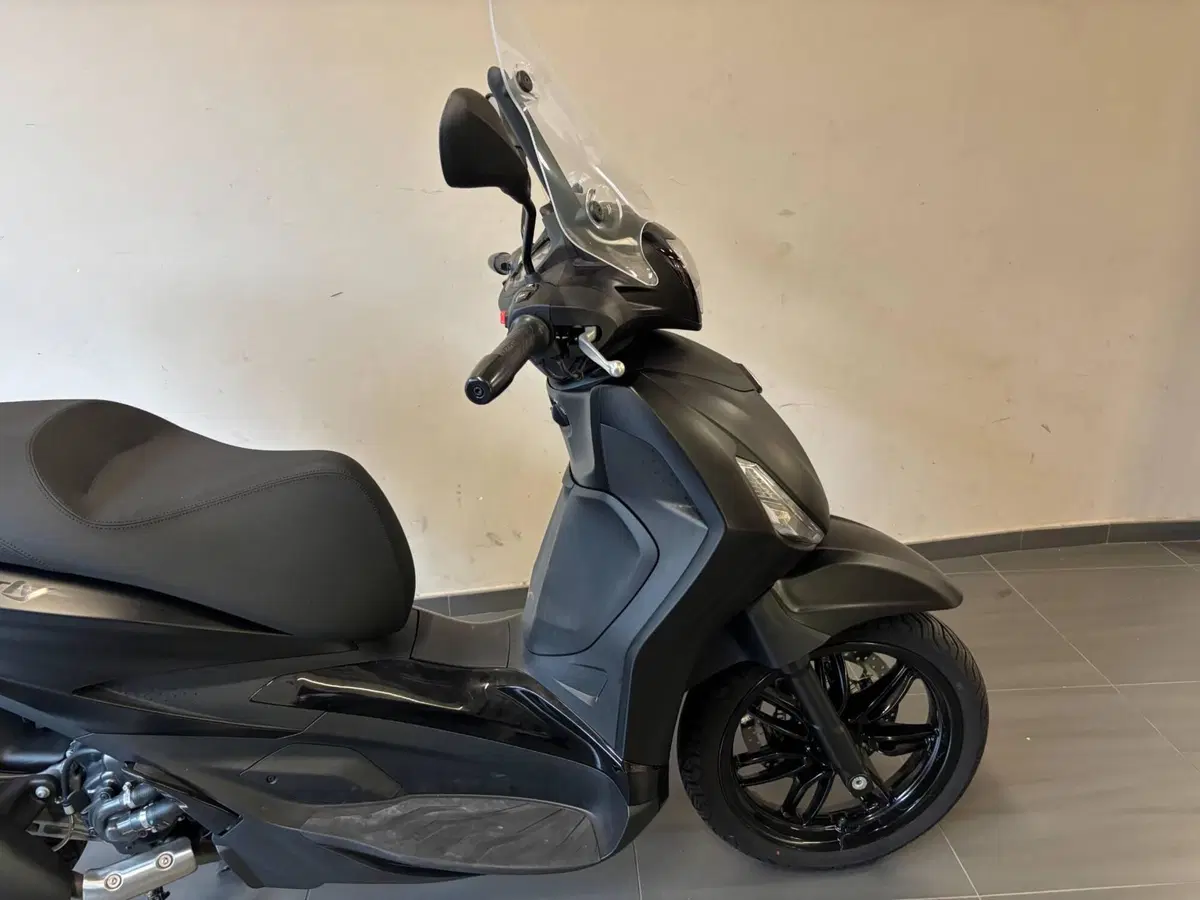 Piaggio Beverly 300 ABS-ASR (2021 - 25) (9)