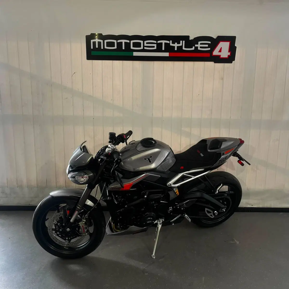 Triumph Street Triple 765 RS (2023 - 26) (2)