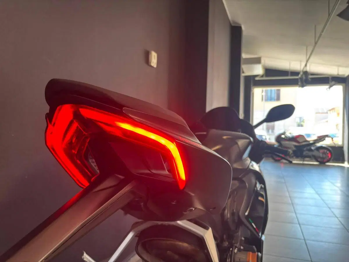 Ducati Panigale V2 (2021 - 24) (6)