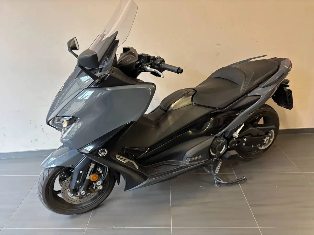 Yamaha T-Max 560 Tech Max (2021) (5)