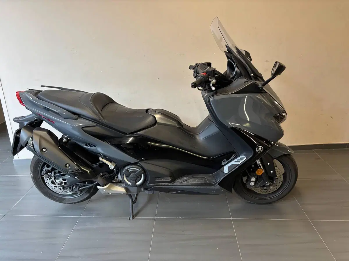 Yamaha T-Max 560 Tech Max (2021) (7)