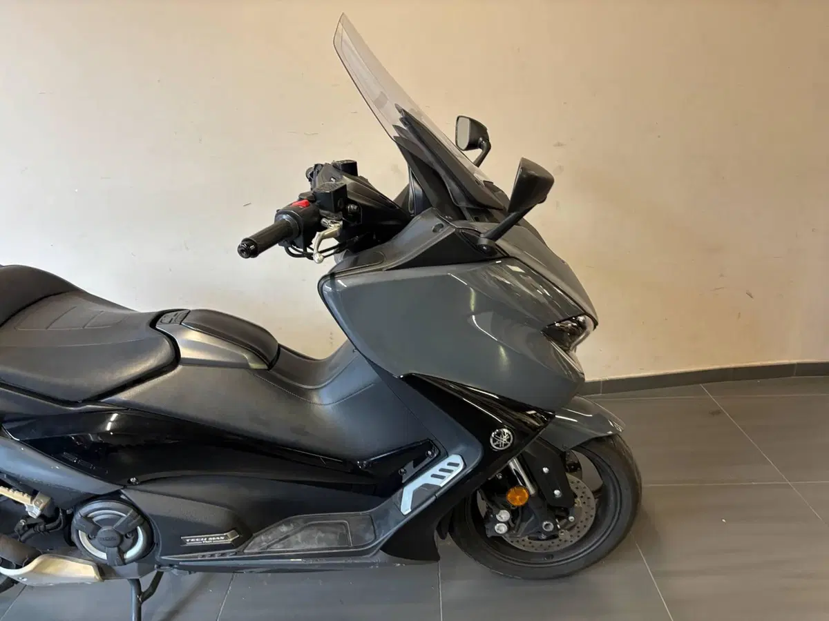 Yamaha T-Max 560 Tech Max (2021) (9)