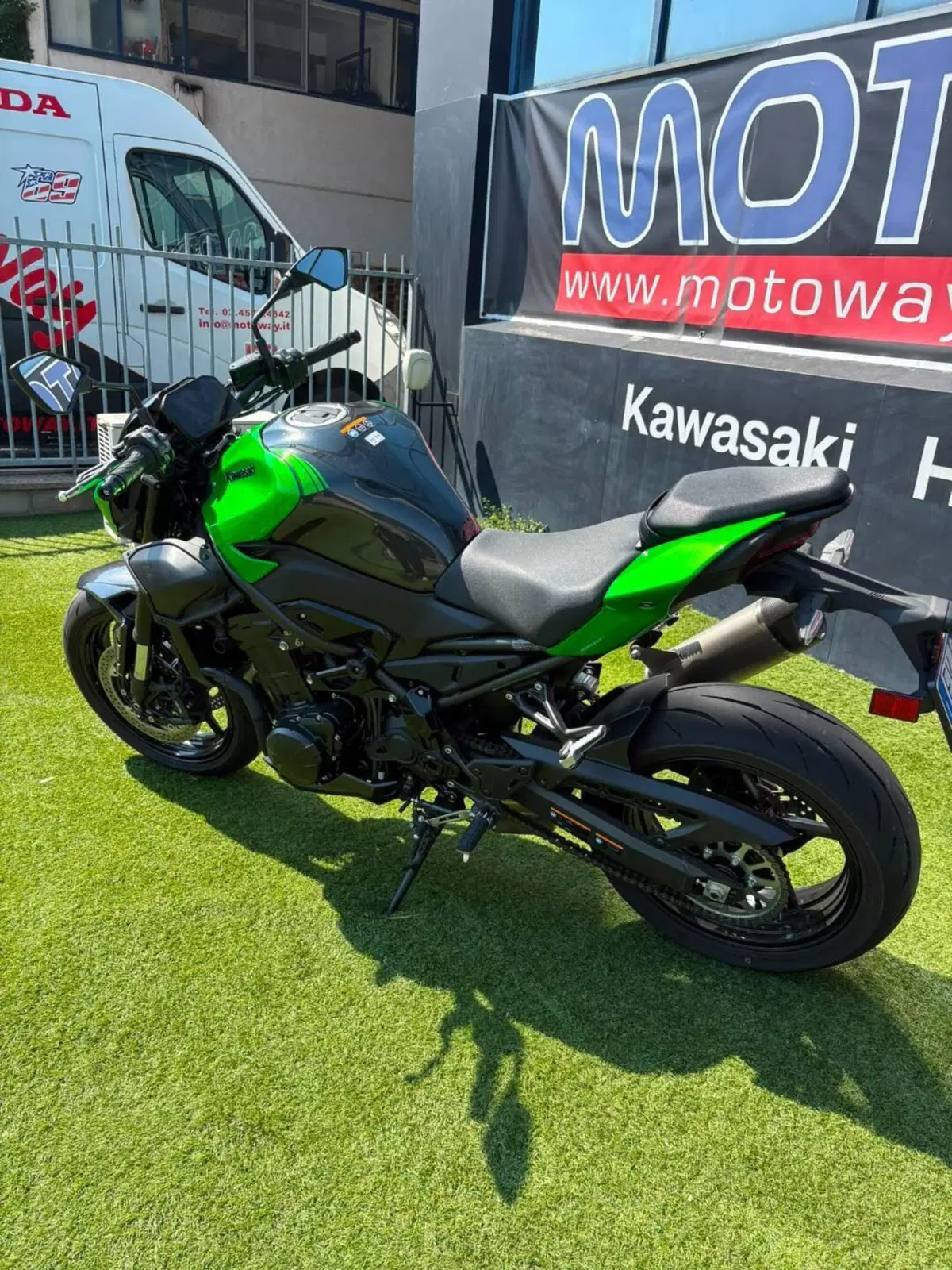 Kawasaki Z 900 (2025 - 26) (6)