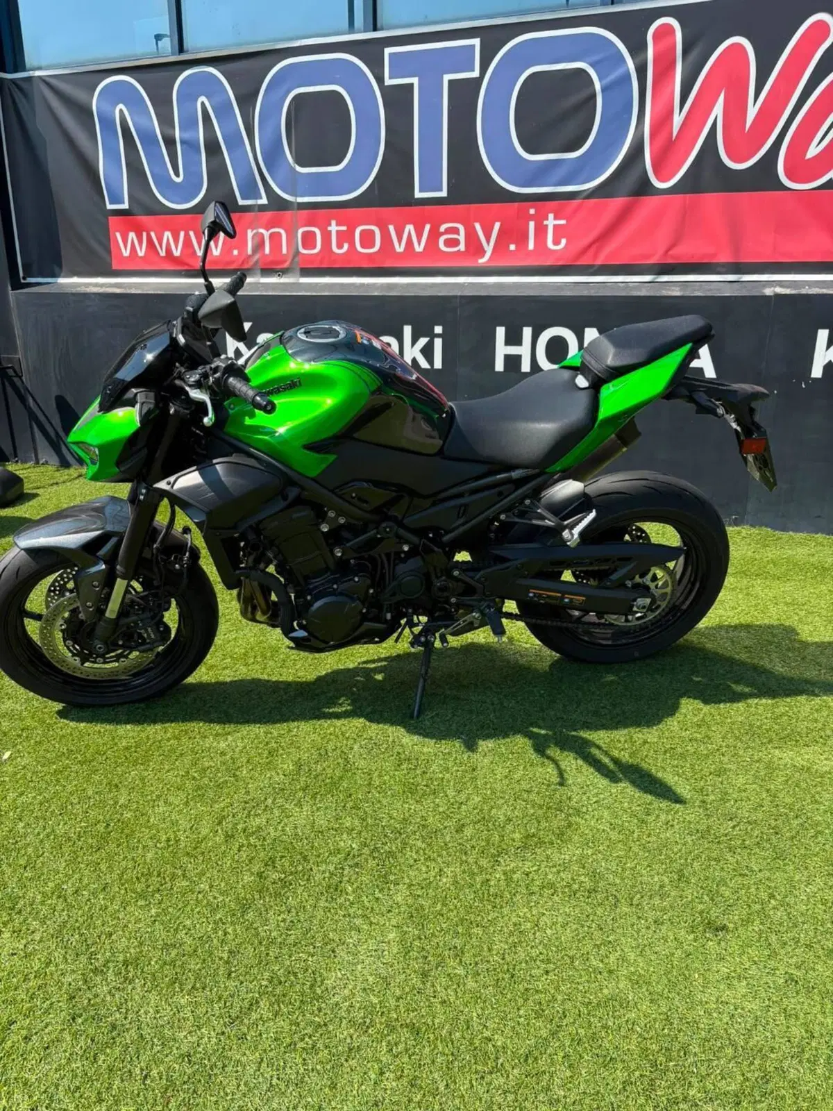 Kawasaki Z 900 (2025 - 26) (7)