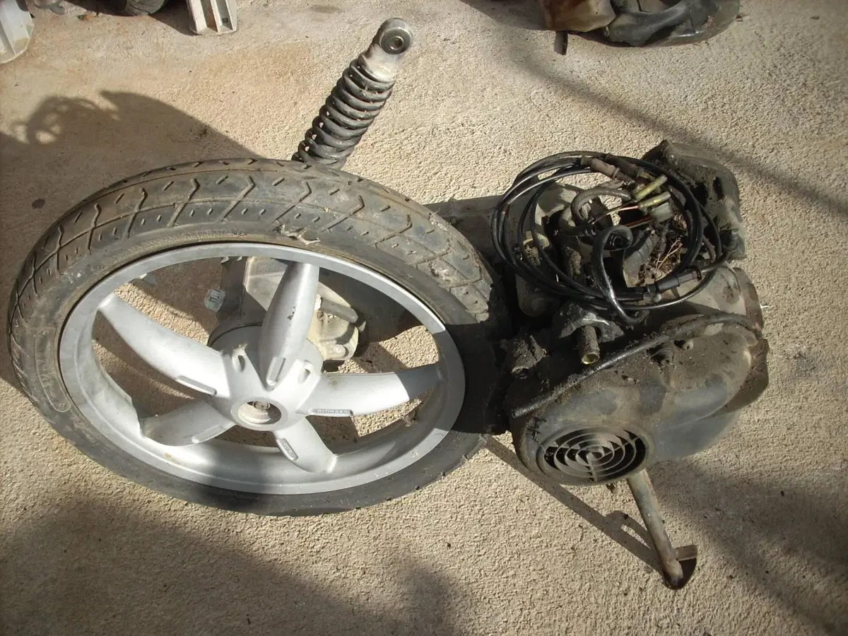 Ricambi Usati Aprilia Scarabeo 50 2T Originali (8)