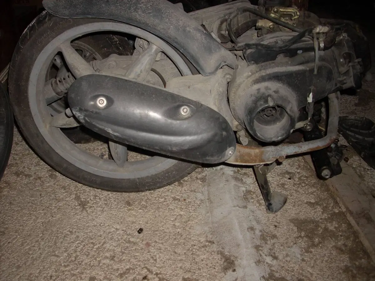 Ricambi Usati Aprilia Scarabeo 50 4T Originali (13)