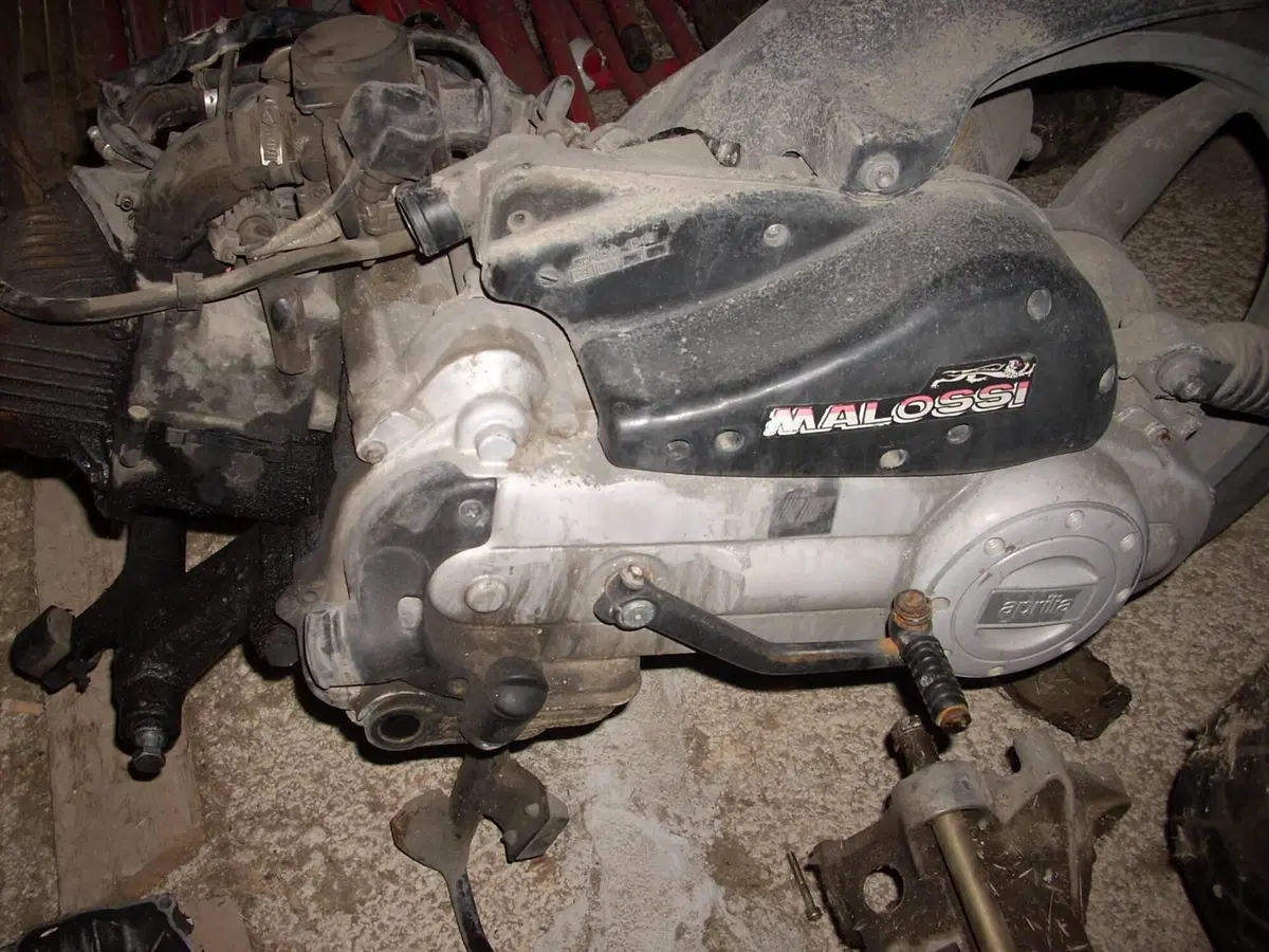 Ricambi Usati Aprilia Scarabeo 50 4T Originali (14)