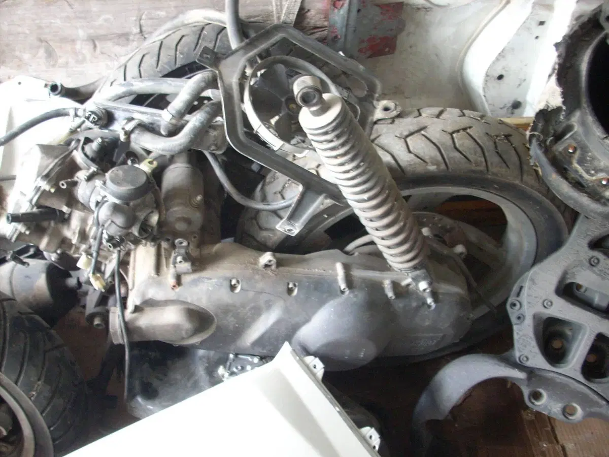 Ricambi Usati Aprilia Scarabeo 125 4T Originali (7)