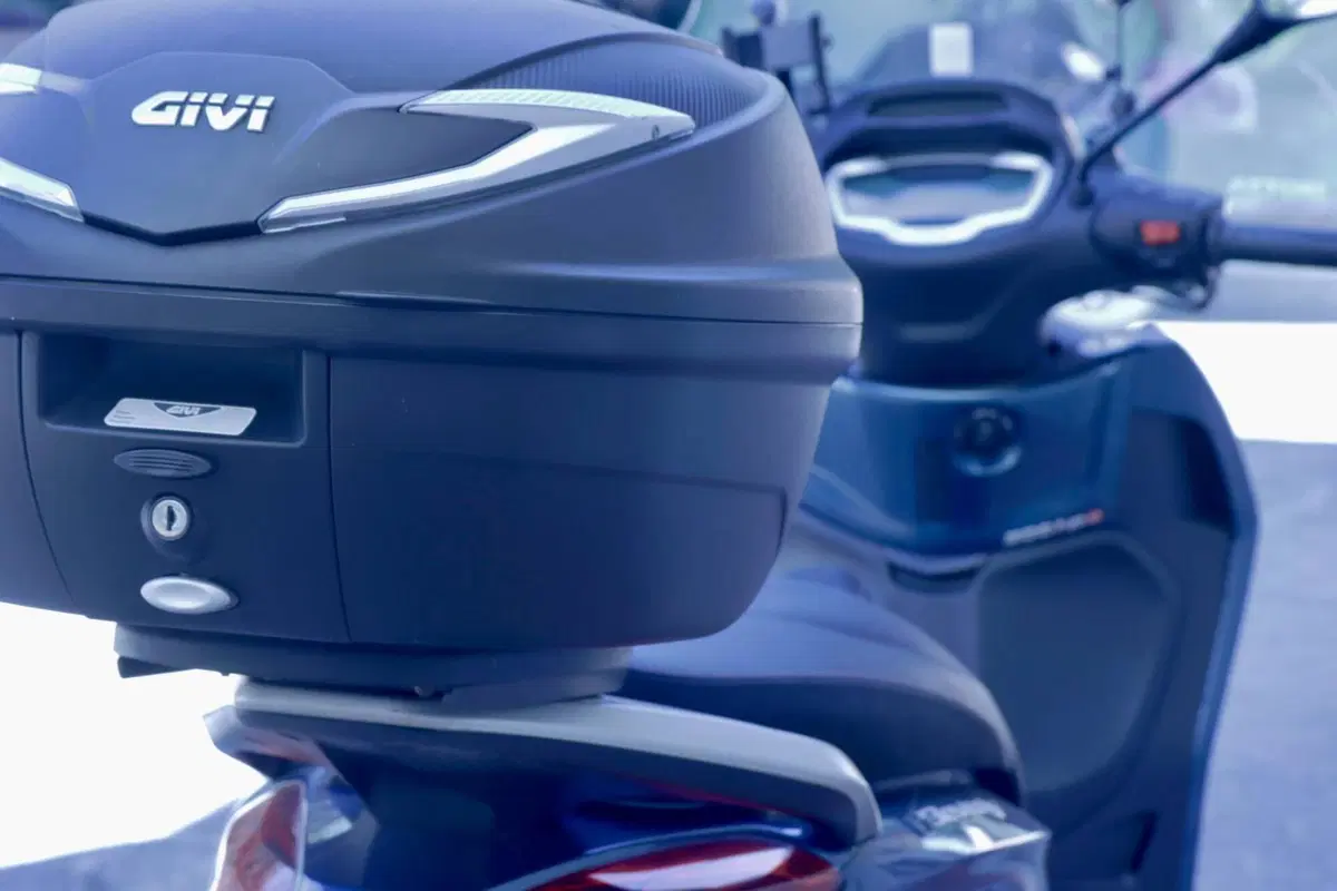 Piaggio Beverly 300 Hpe (2021) (2)