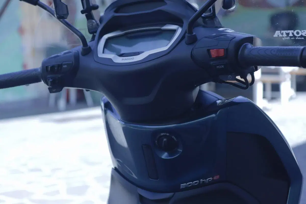 Piaggio Beverly 300 Hpe (2021) (4)