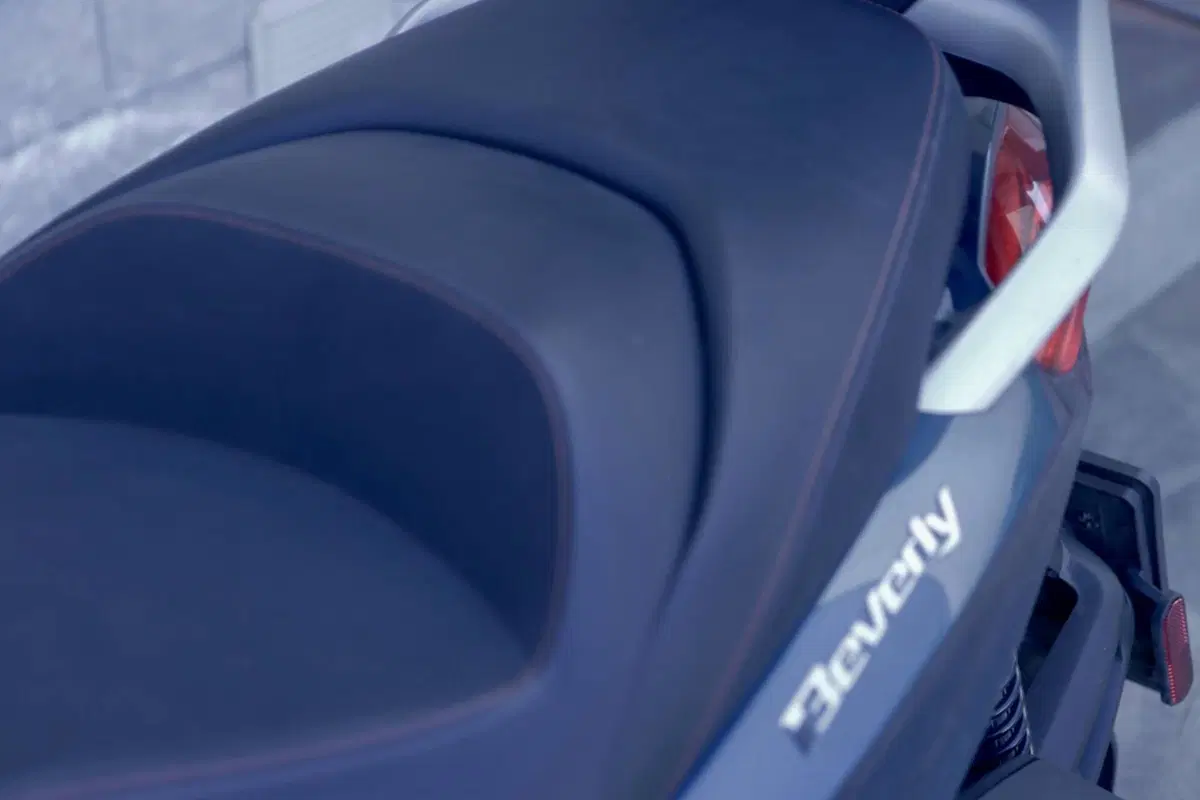 Piaggio Beverly 300 Hpe (2021) (13)