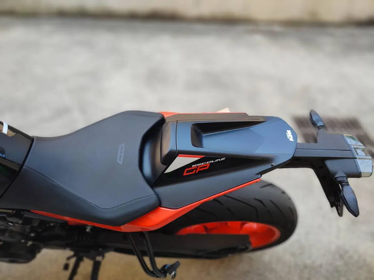 KTM 890 Duke GP (2022 - 23) (6)