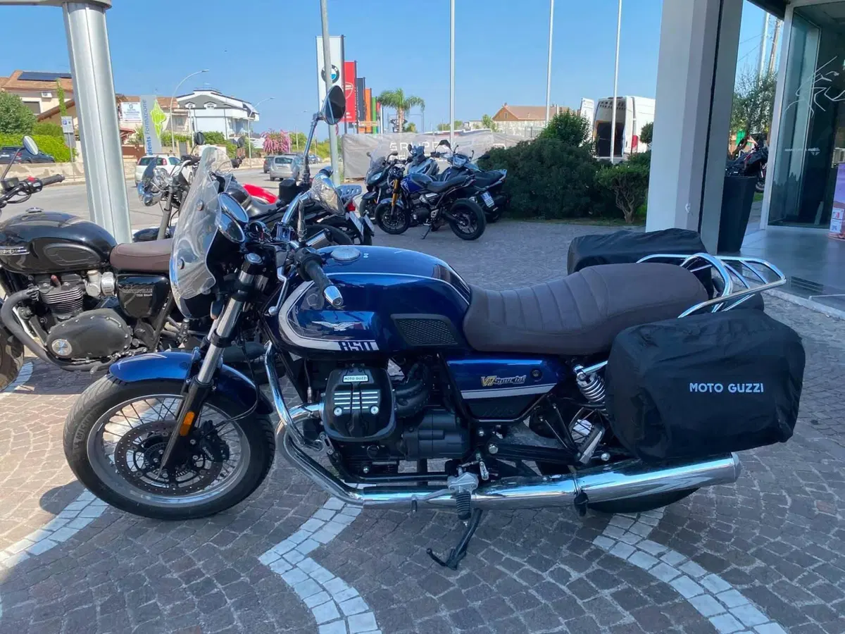 Moto Guzzi V7 Special (2021 - 24) (2)