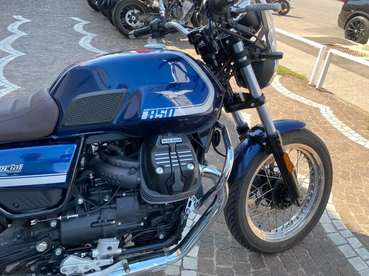 Moto Guzzi V7 Special (2021 - 24) (6)