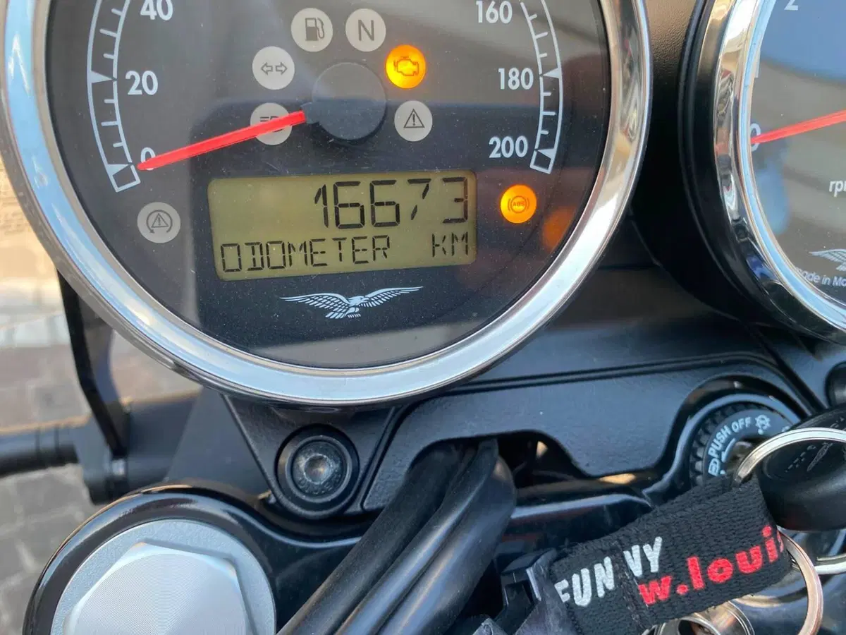 Moto Guzzi V7 Special (2021 - 24) (3)