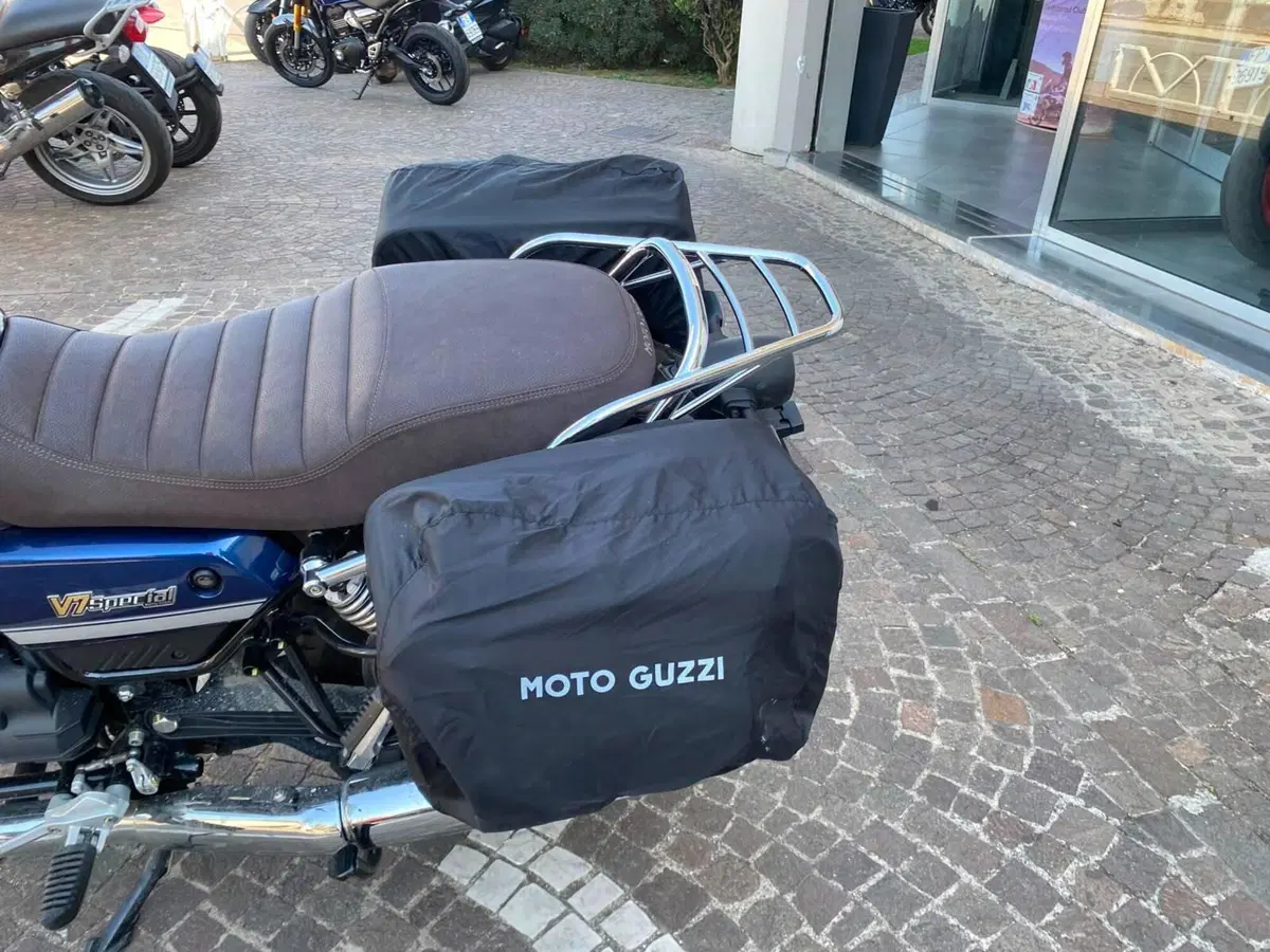 Moto Guzzi V7 Special (2021 - 24) (7)