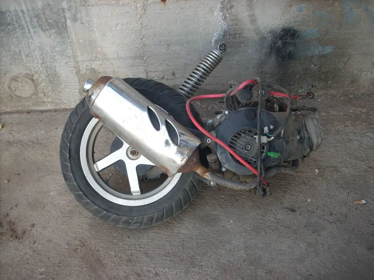 Parabrezza Alto, Avantreno e Motore Usati Keeway A (5)