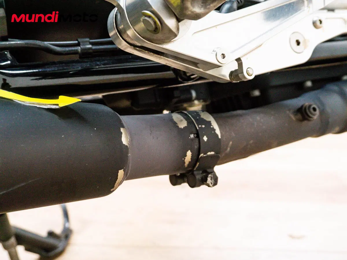 Moto Guzzi V9 Bobber (2016 - 18) (13)