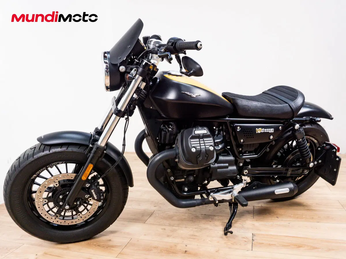 Moto Guzzi V9 Bobber (2016 - 18) (8)
