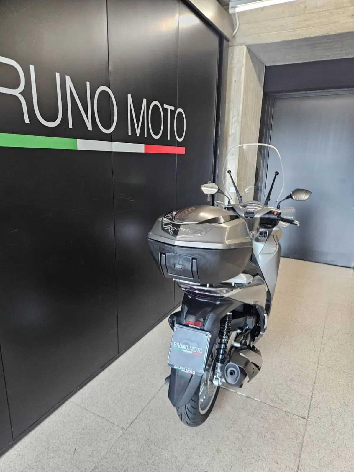 Honda SH 350 (2021 - 24) (6)