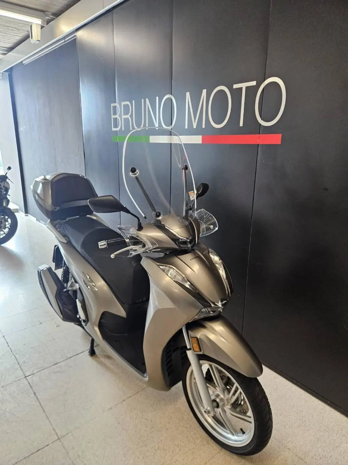 Honda SH 350 (2021 - 24) (7)