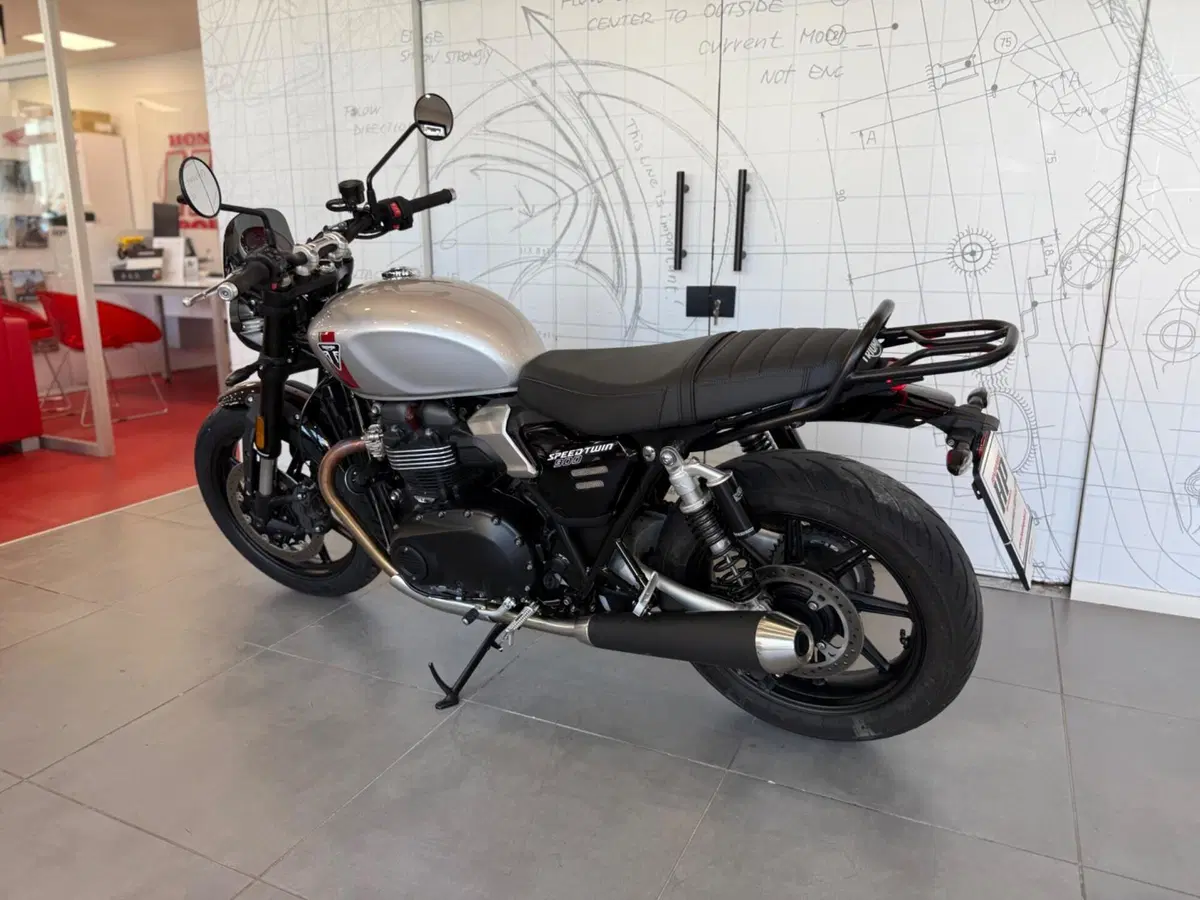 Triumph Speed Twin 900 (2025 - 26) (6)