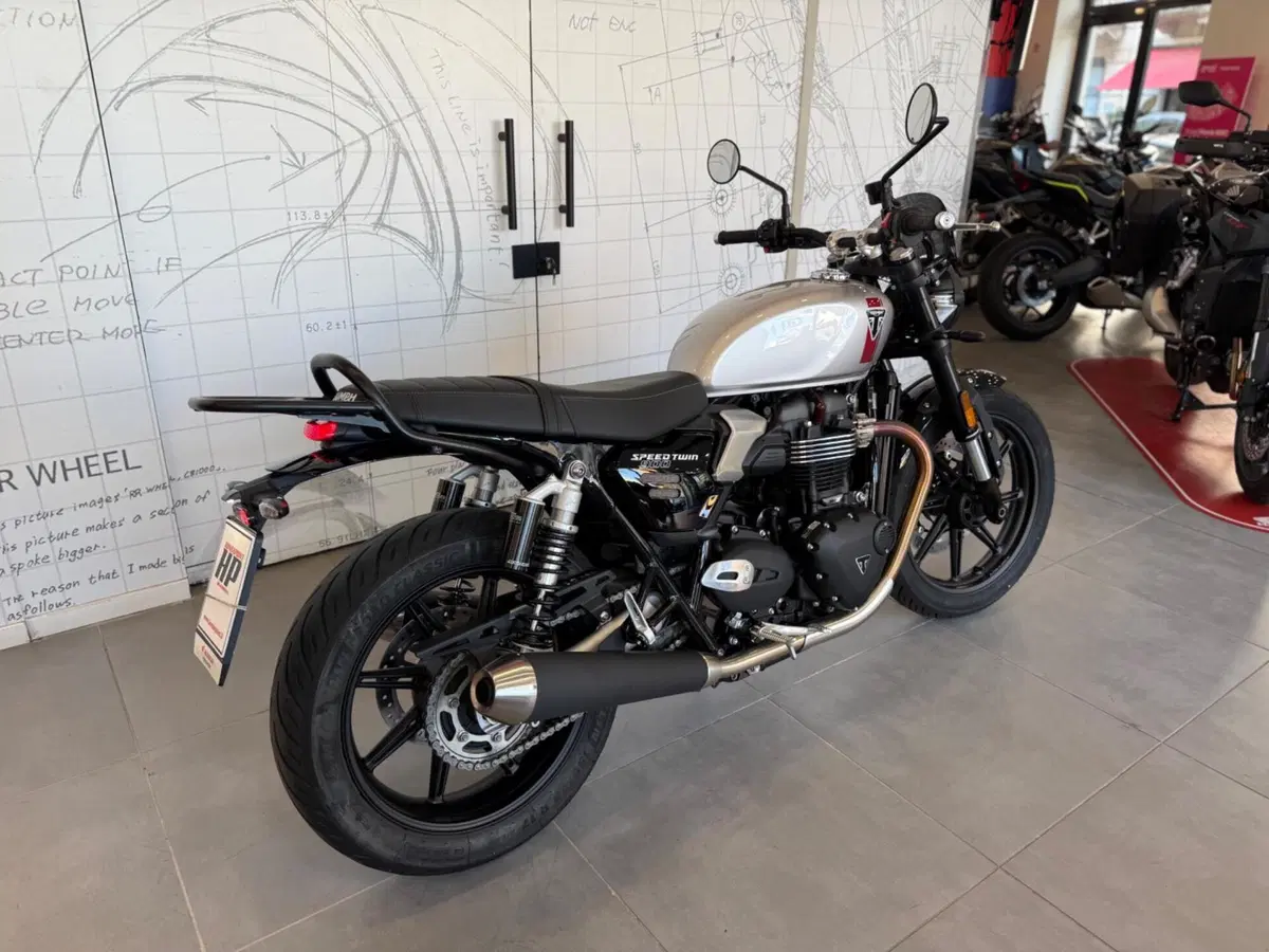 Triumph Speed Twin 900 (2025 - 26) (3)