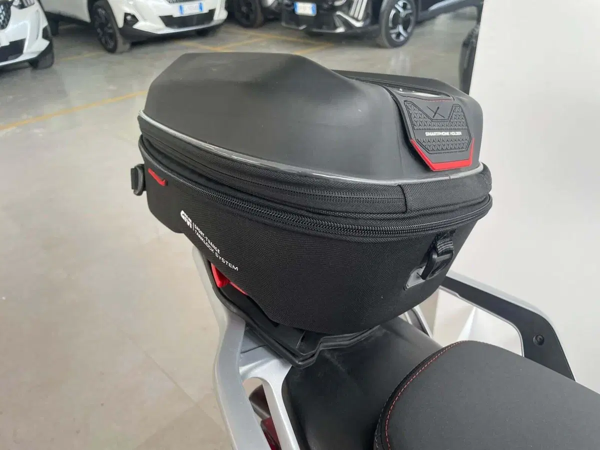 Moto Guzzi V85 Strada (2024 - 26) (12)