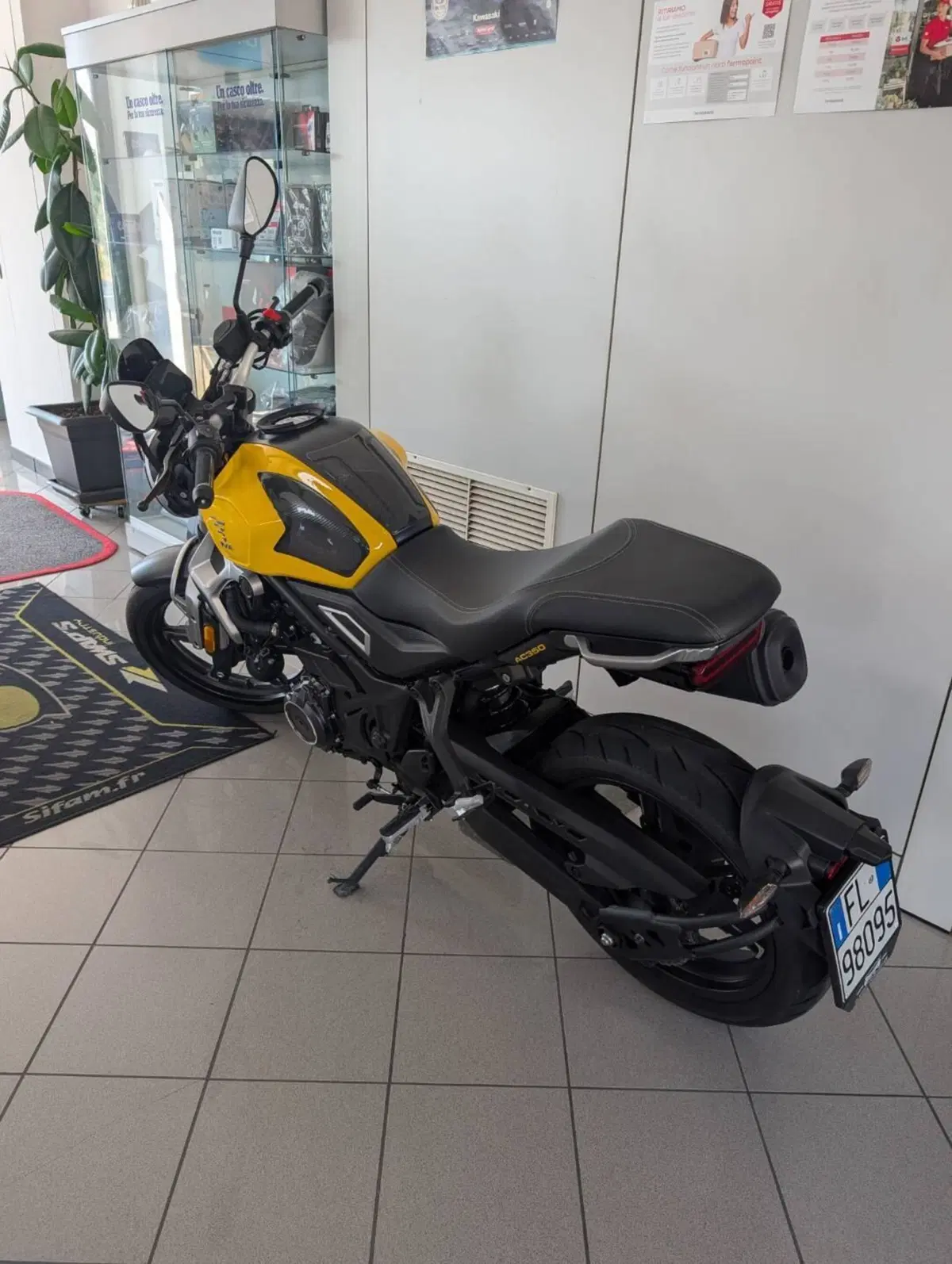 Voge Trofeo 350AC (2022 - 26) (3)