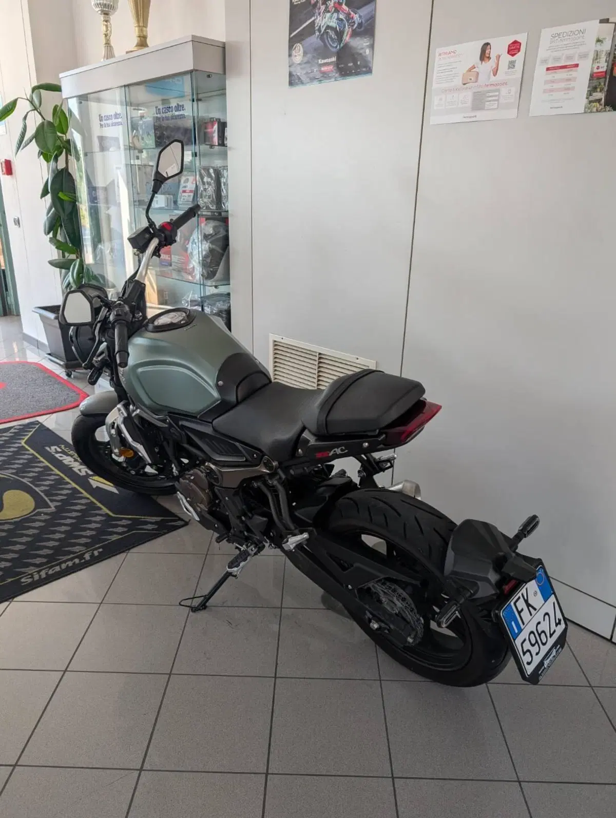Voge Trofeo 300AC (2021 - 26) (3)