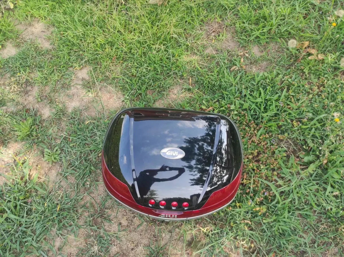 Bauletto GIVI V46 MONOKEY 46 litri nero lucido (2)