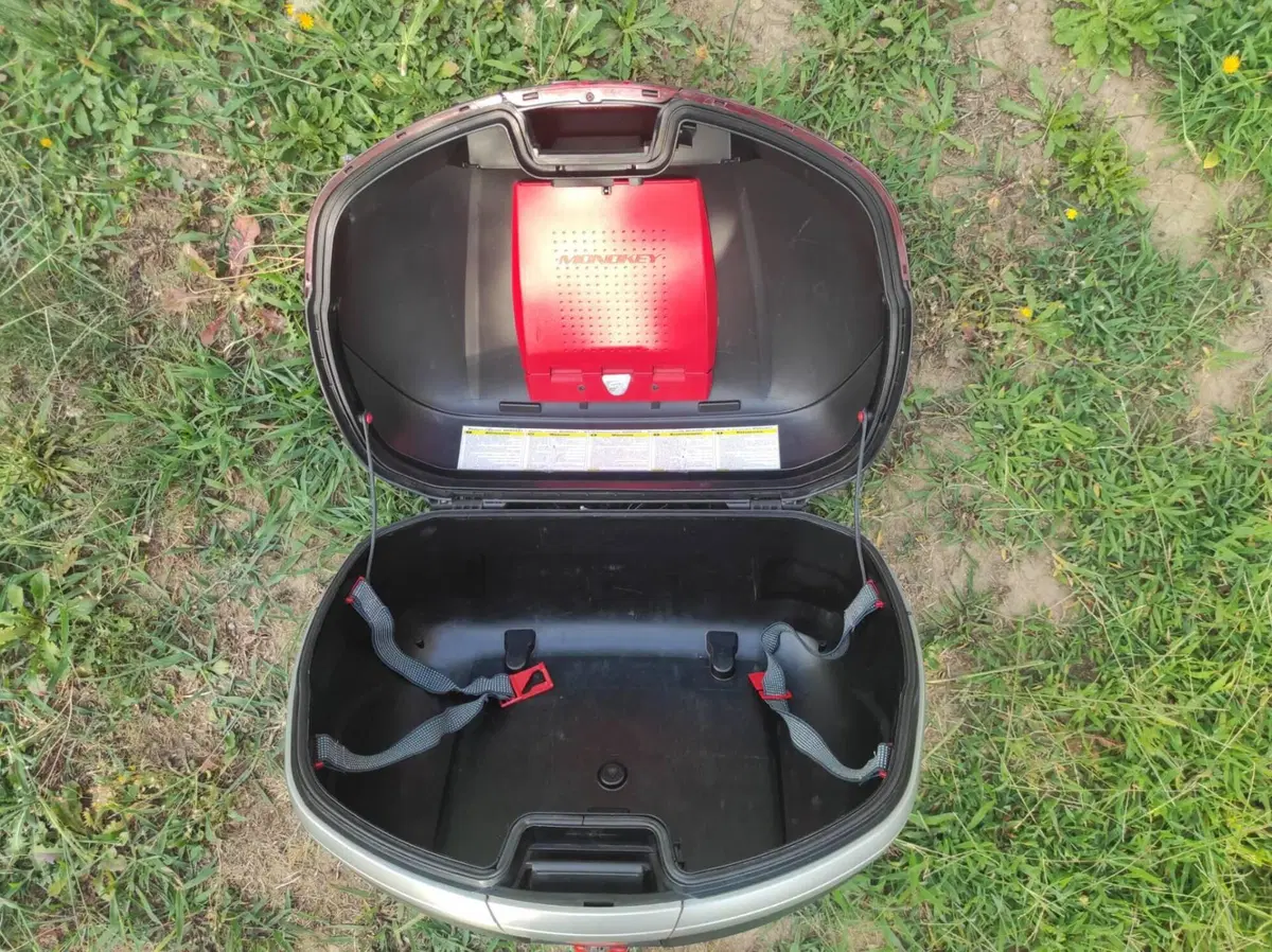 Bauletto GIVI V46 MONOKEY 46 litri nero lucido (3)