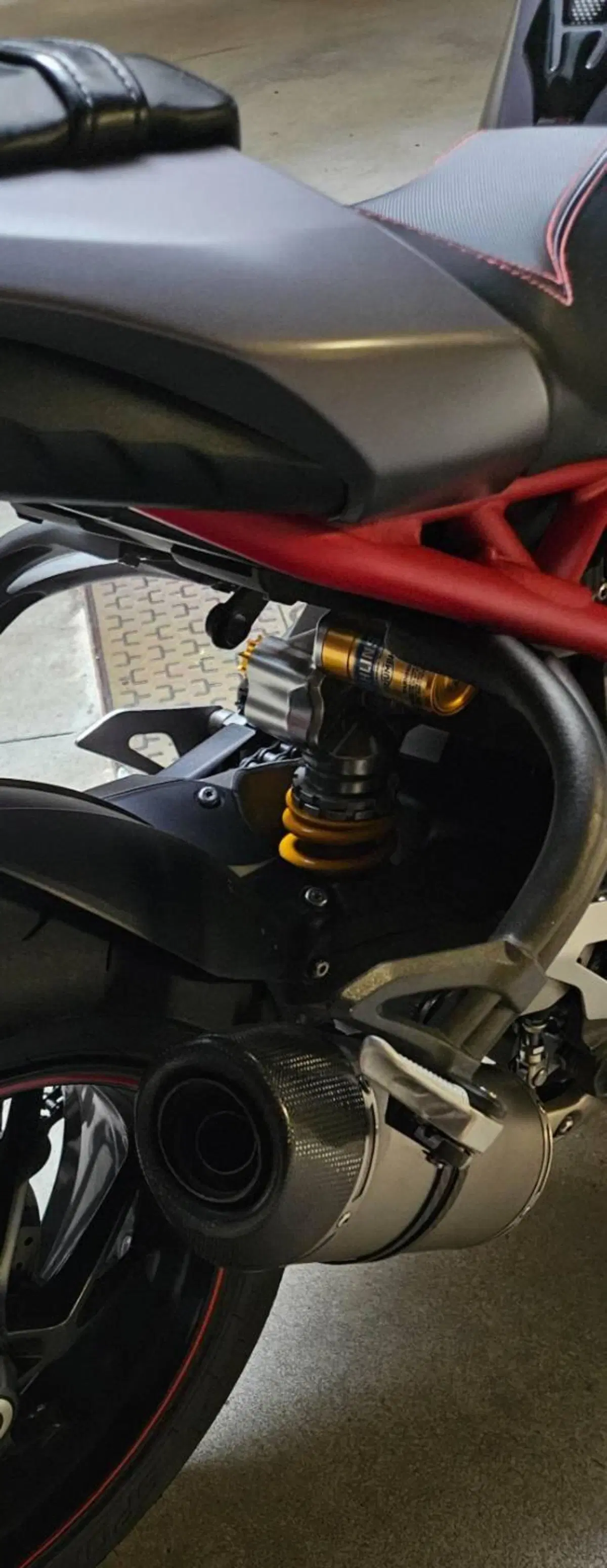 Triumph Speed Triple 1050 R ABS (2016 - 17) (2)