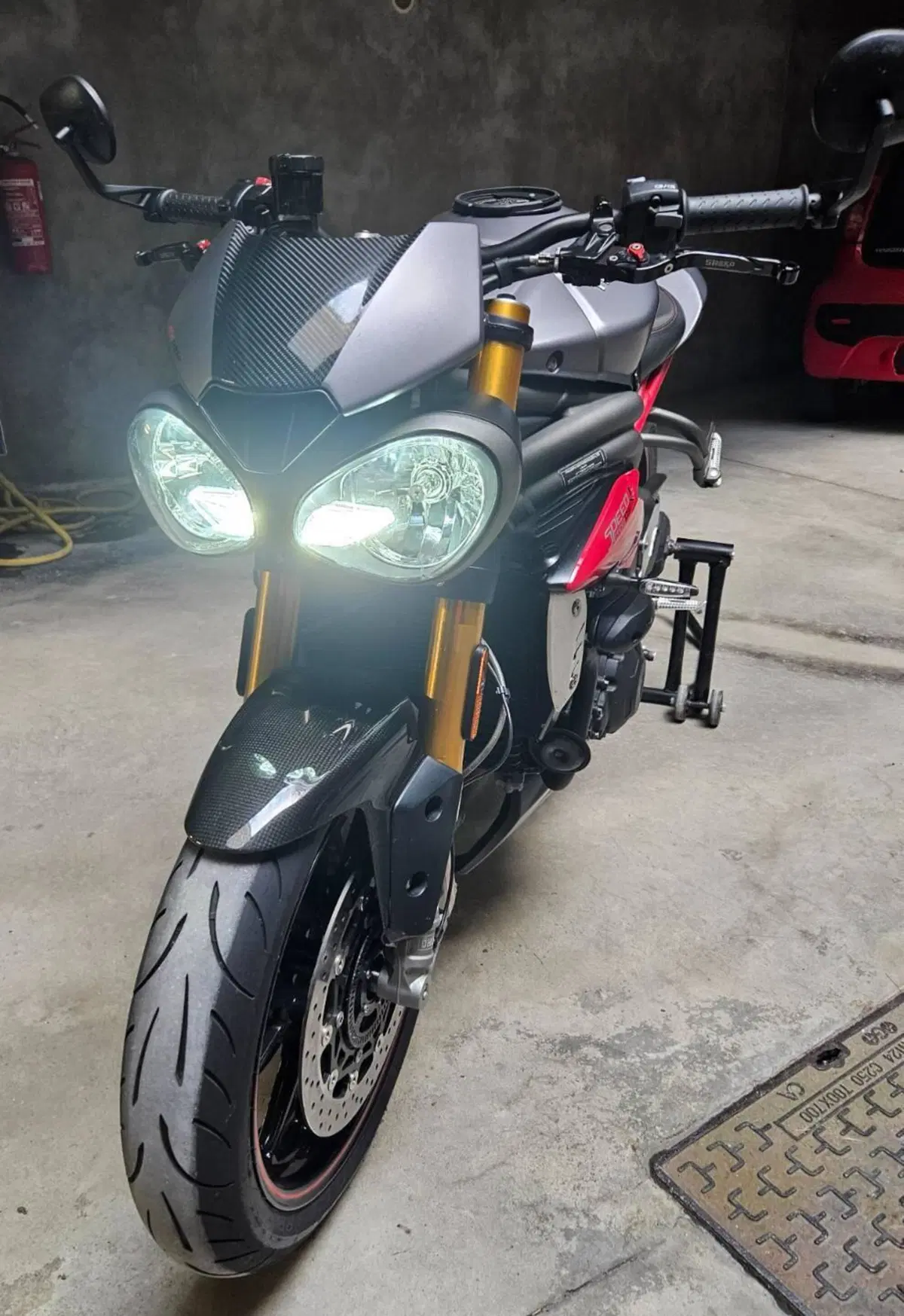 Triumph Speed Triple 1050 R ABS (2016 - 17) (7)
