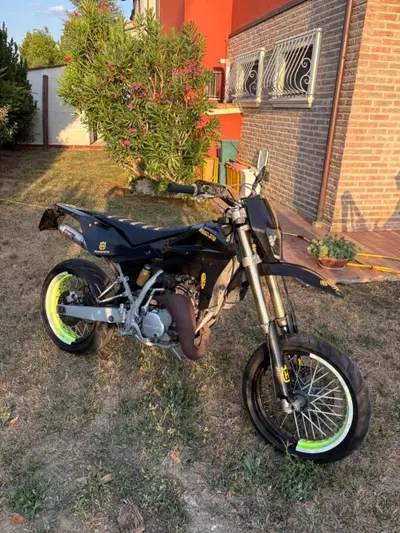 Husqvarna SM 125 (2009) usata