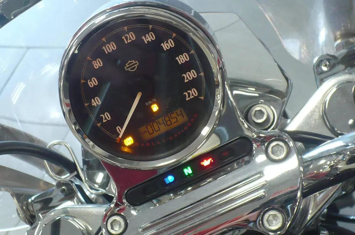Harley-Davidson 1200 SuperLow (2014 - 16) - XL 1200T (11)