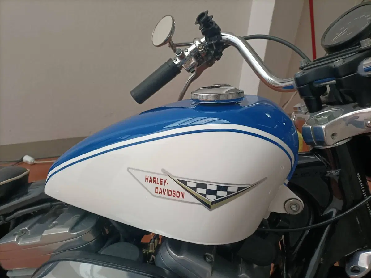 Harley-Davidson 883 Hugger (2001 - 02) - XLH (2)