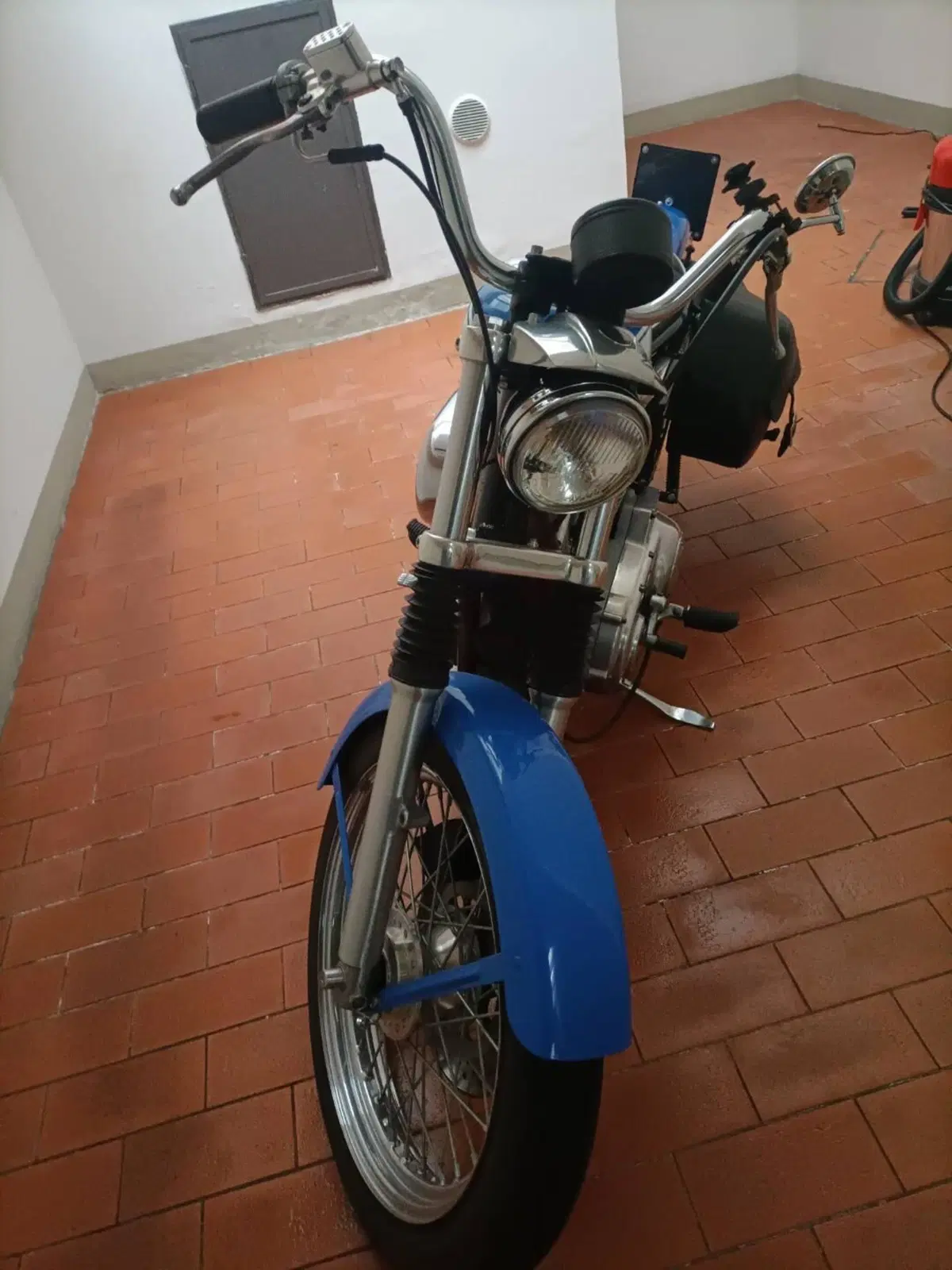 Harley-Davidson 883 Hugger (2001 - 02) - XLH (3)