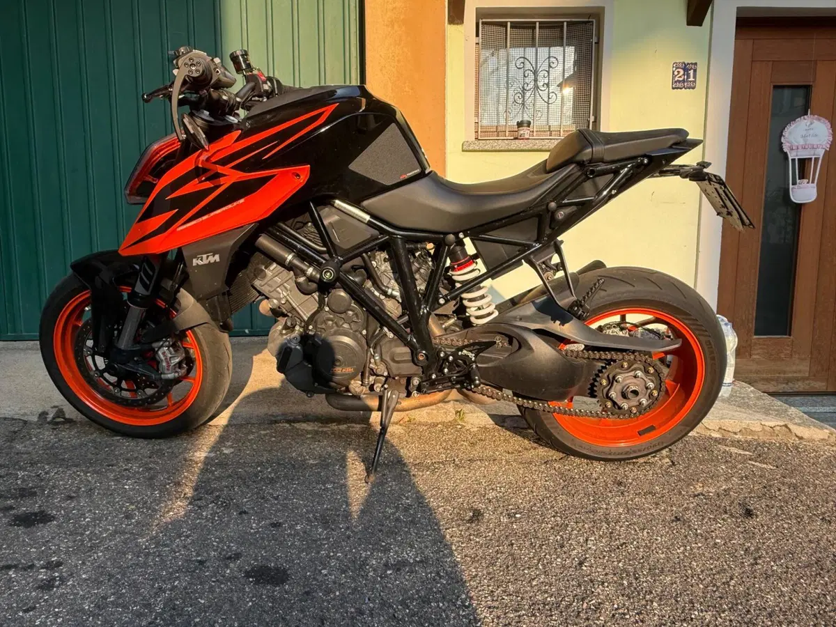 KTM 1290 Super Duke R (2019)