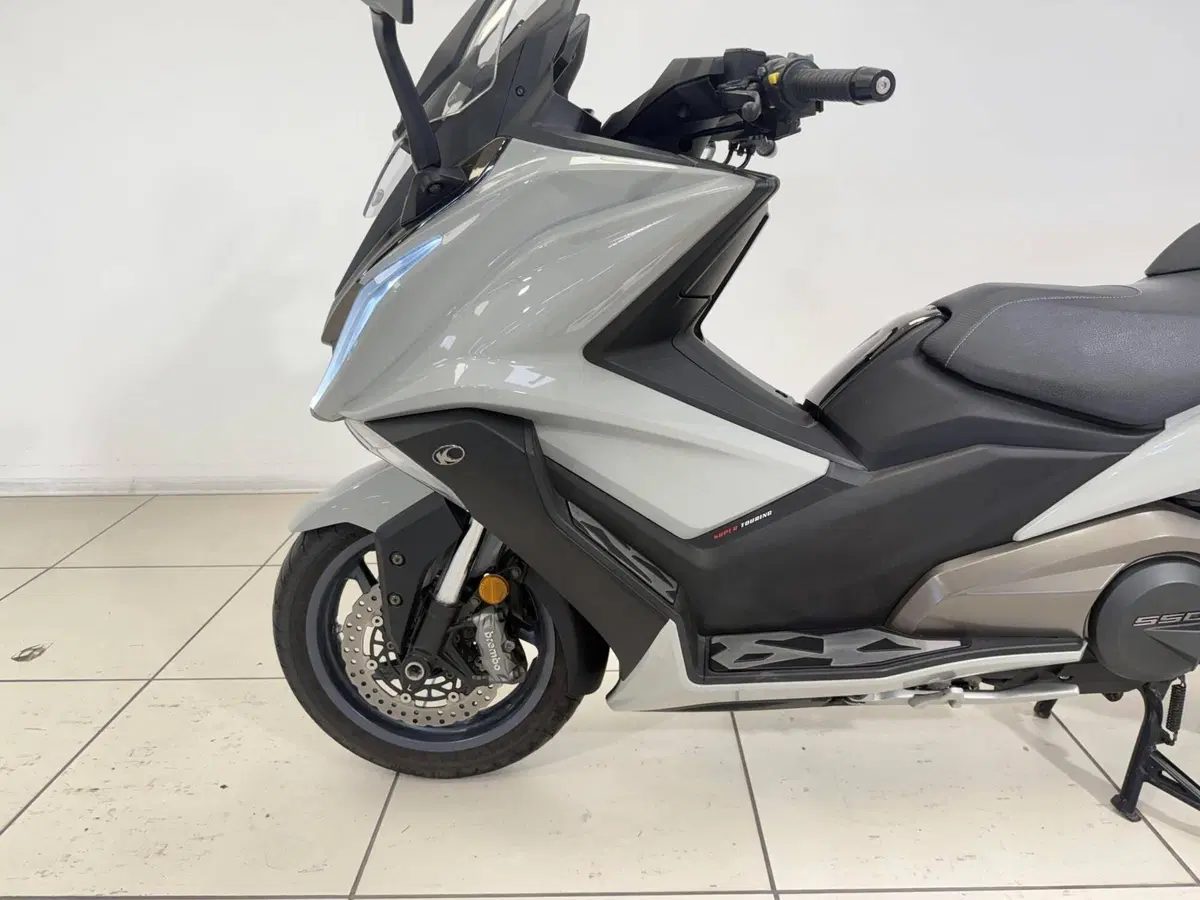 Kymco AK 550 (2020) (13)