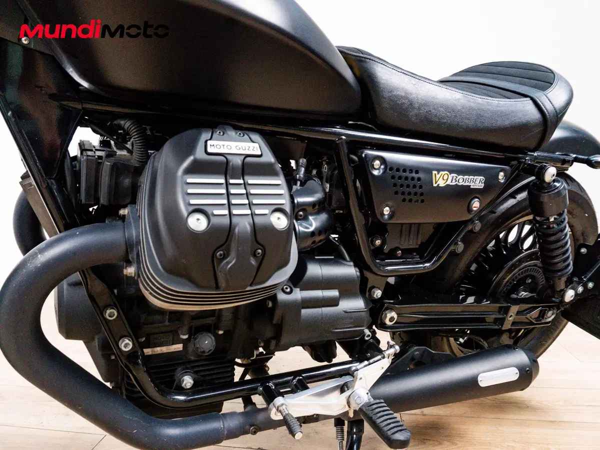 Moto Guzzi V9 Bobber (2016 - 18) (9)