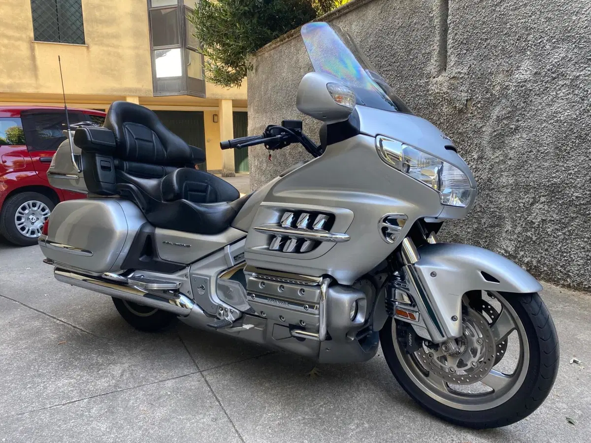 Honda GL 1800 Gold Wing (2007 - 11) (2)