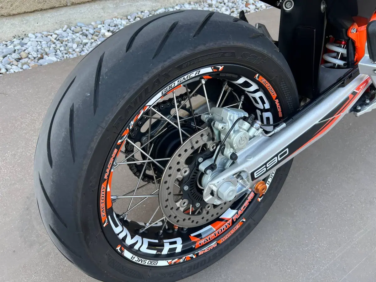 KTM 690 SMC R (2023 - 25) (6)