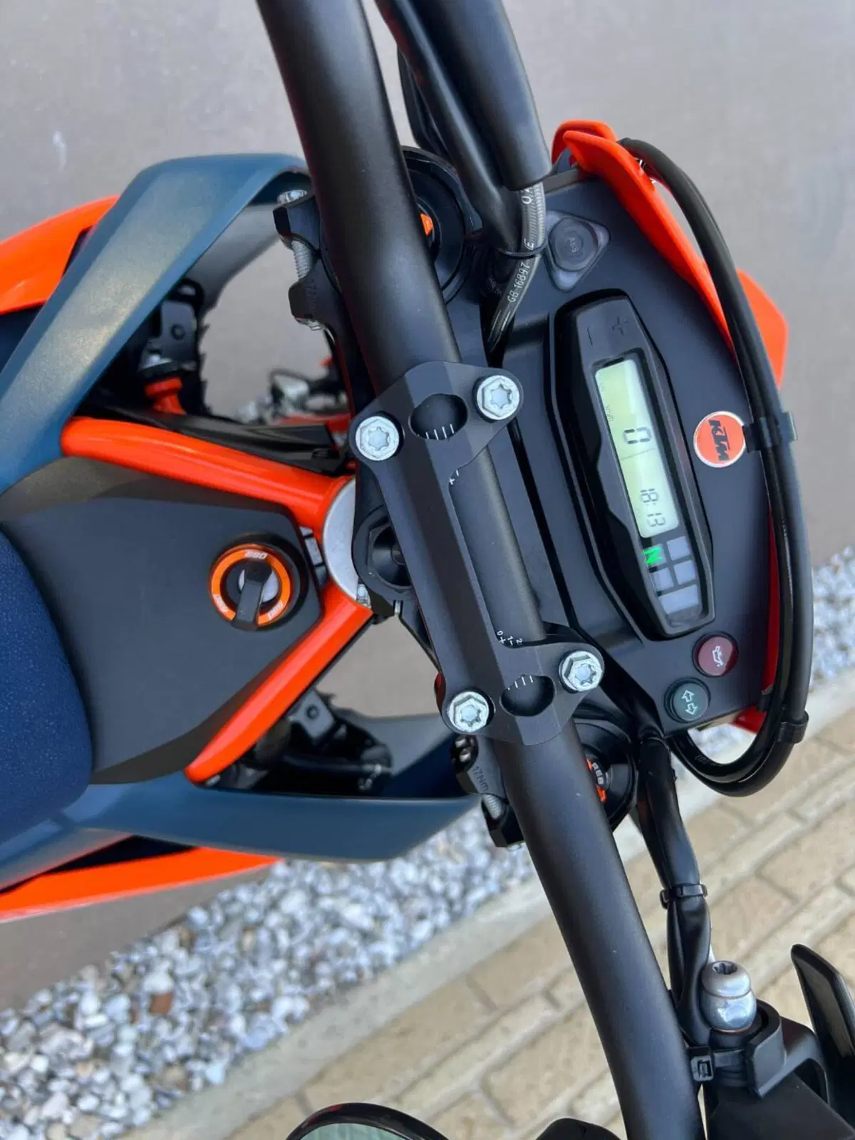 KTM 690 SMC R (2023 - 25) (11)