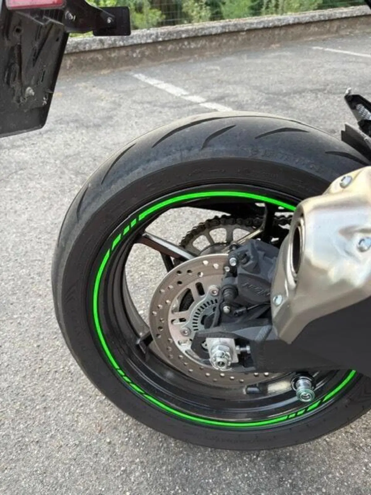 Kawasaki Z 900 (2025 - 26) (4)